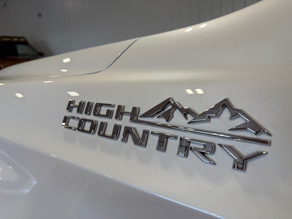 2023 Chevrolet Suburban Image 14