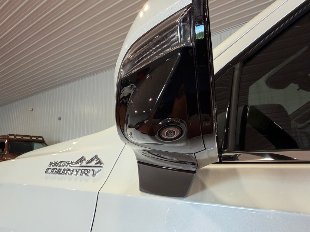 2023 Chevrolet Suburban Image 15