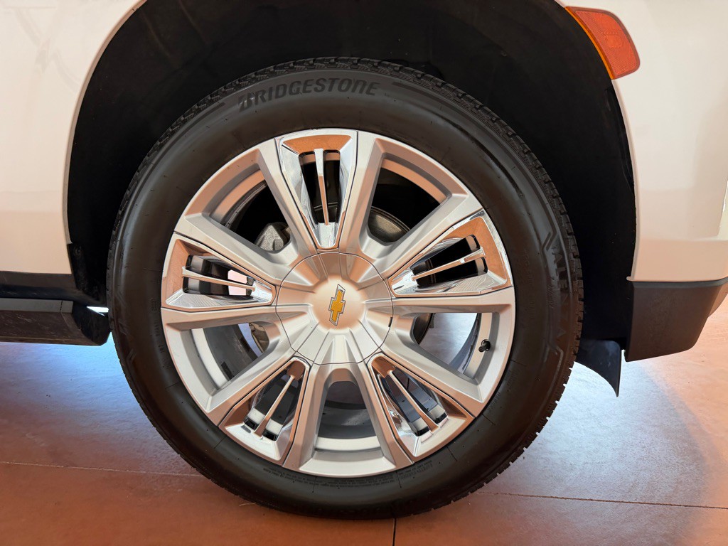 2023 Chevrolet Suburban Image 17