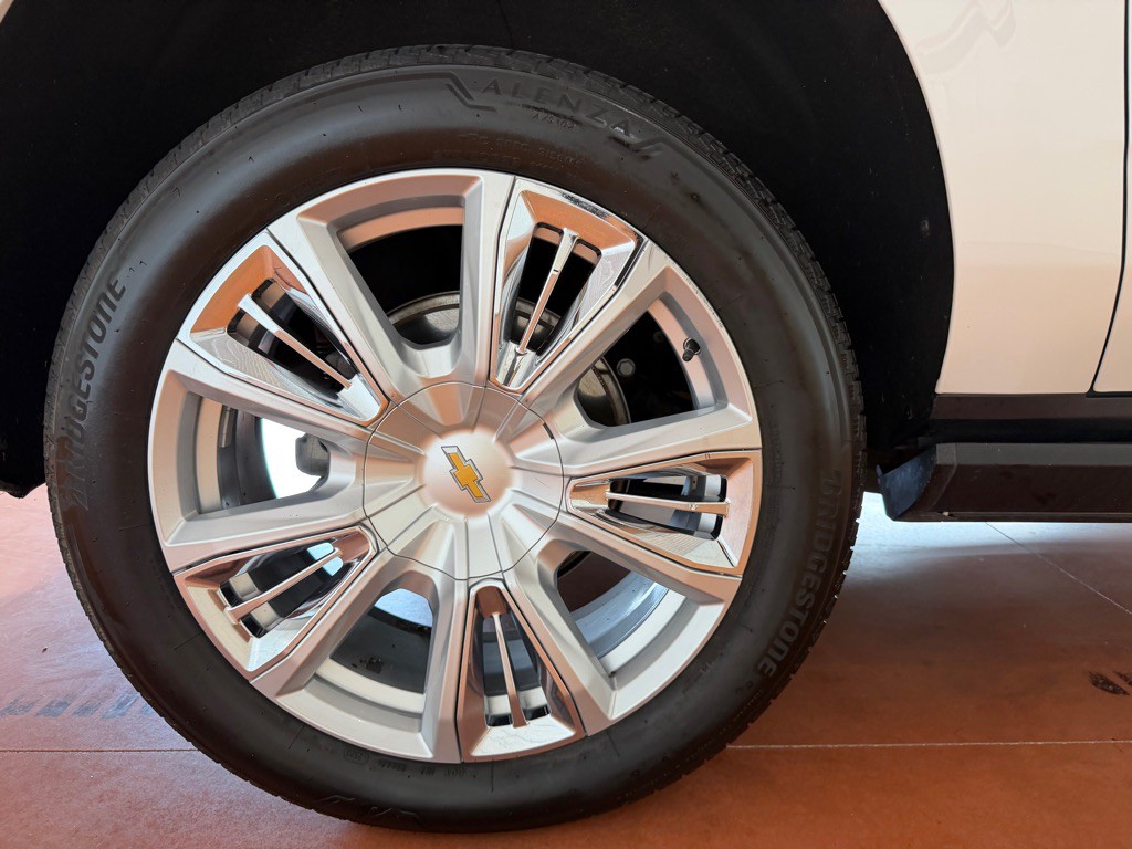2023 Chevrolet Suburban Image 18