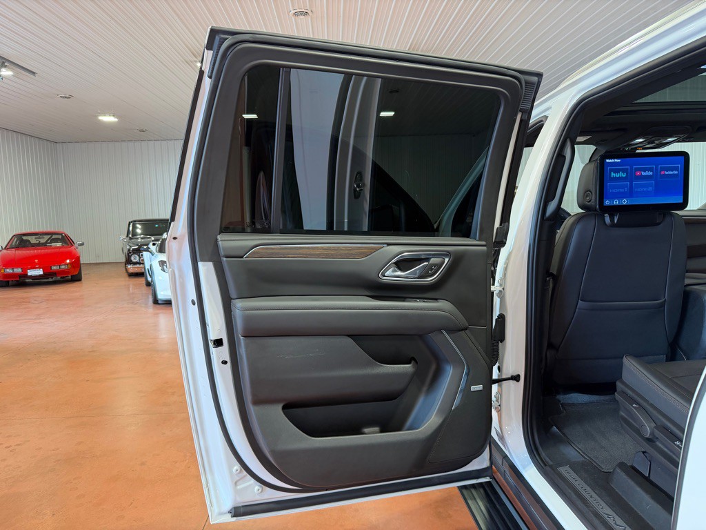 2023 Chevrolet Suburban Image 24