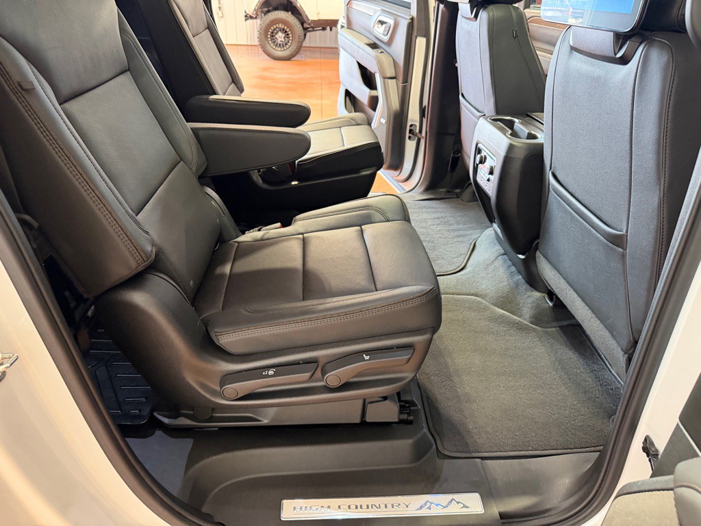 2023 Chevrolet Suburban Image 32