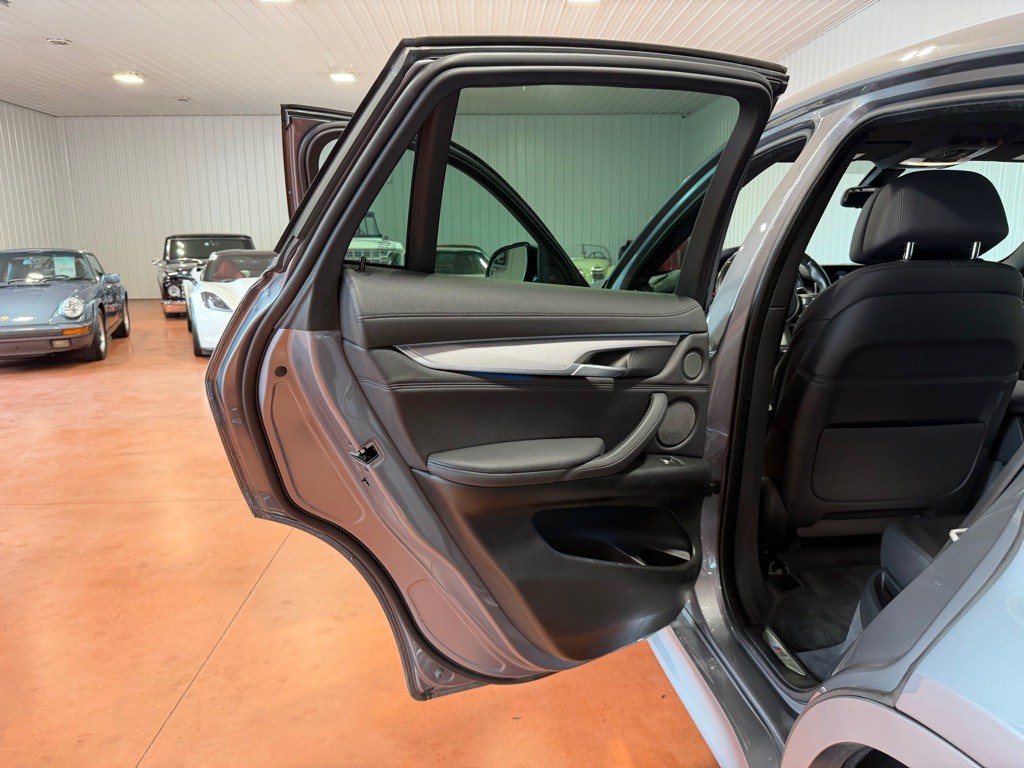 2017 BMW X6 Image 20