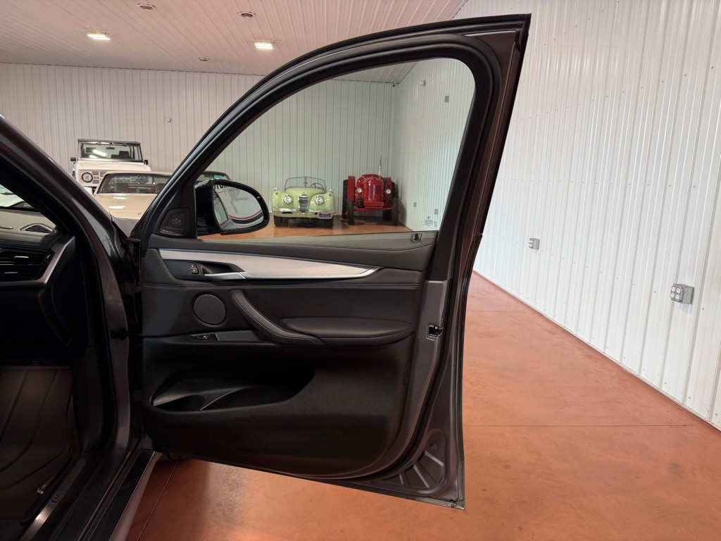 2017 BMW X6 Image 23