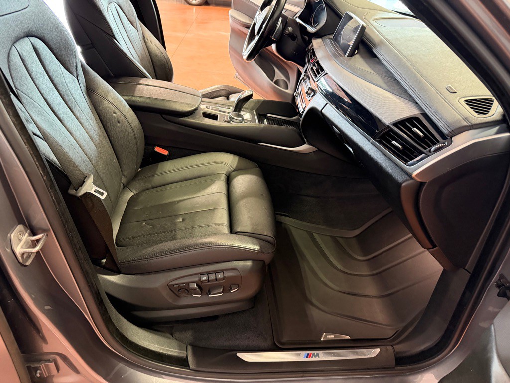 2017 BMW X6 Image 24