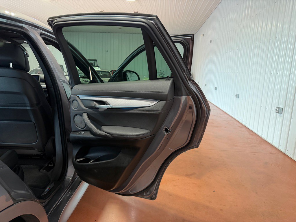 2017 BMW X6 Image 26