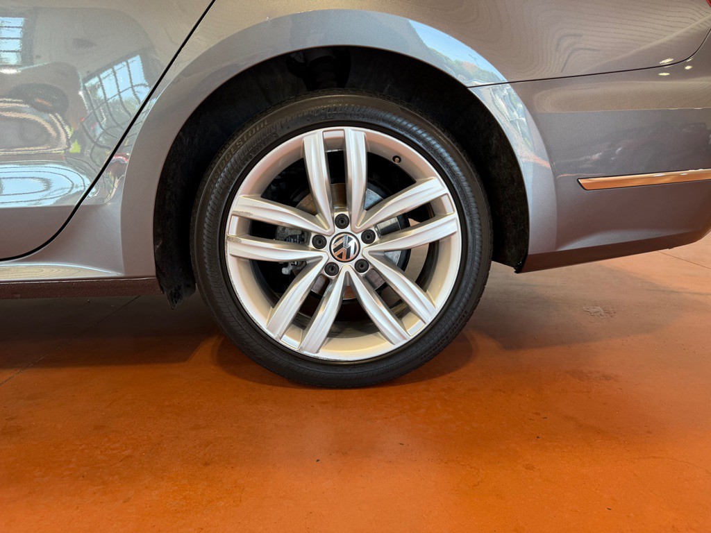 2019 Volkswagen Passat Image 13