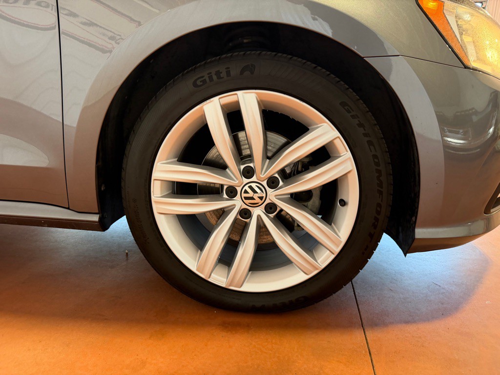 2019 Volkswagen Passat Image 15