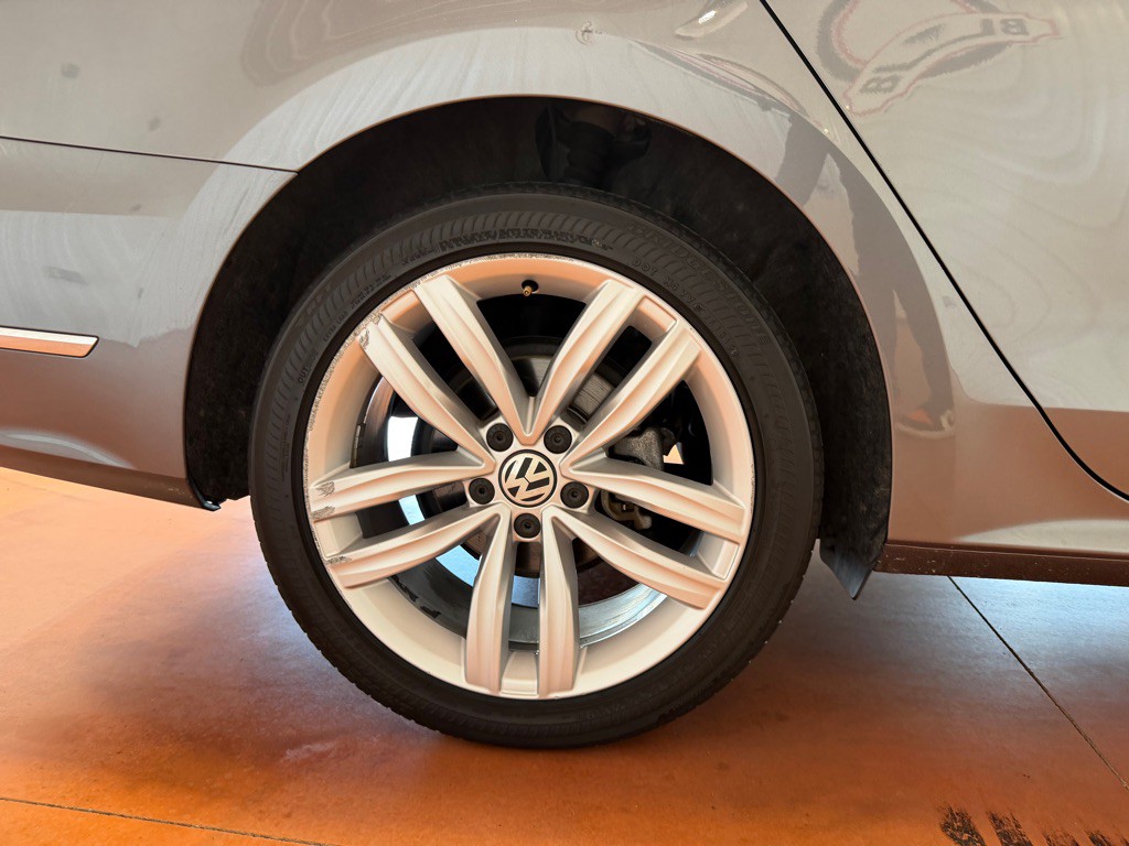 2019 Volkswagen Passat Image 16