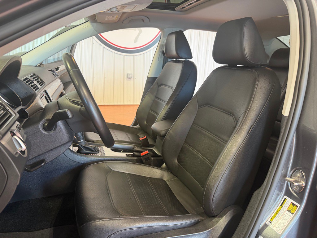 2019 Volkswagen Passat Image 19
