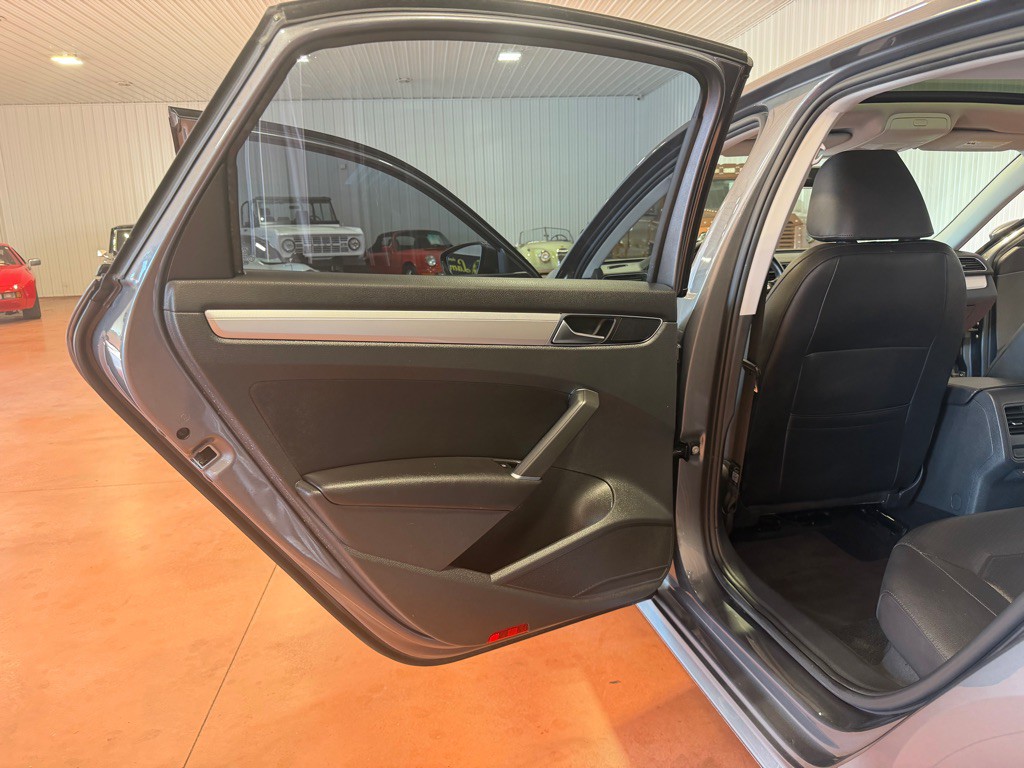 2019 Volkswagen Passat Image 20