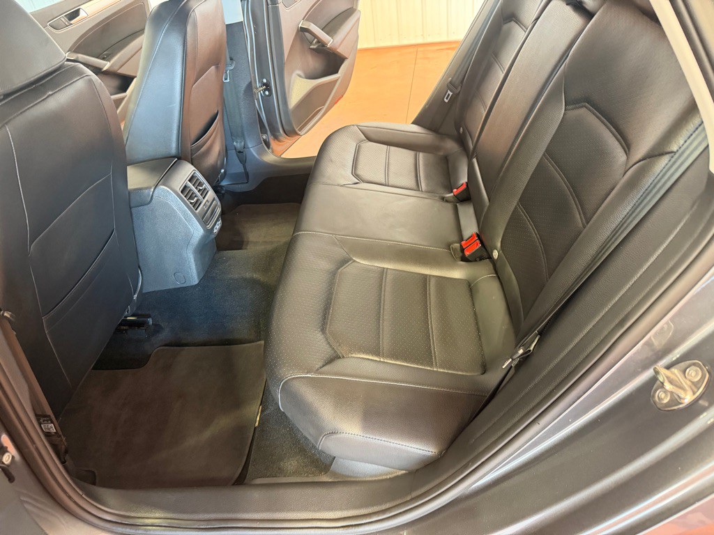 2019 Volkswagen Passat Image 21