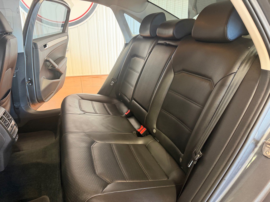 2019 Volkswagen Passat Image 22