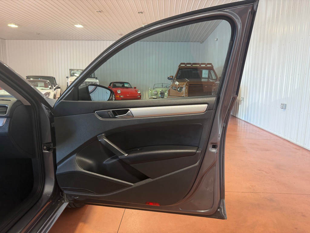 2019 Volkswagen Passat Image 23