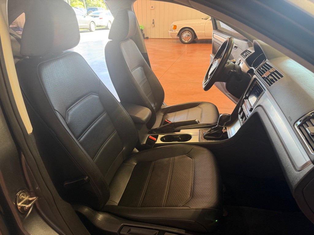 2019 Volkswagen Passat Image 25