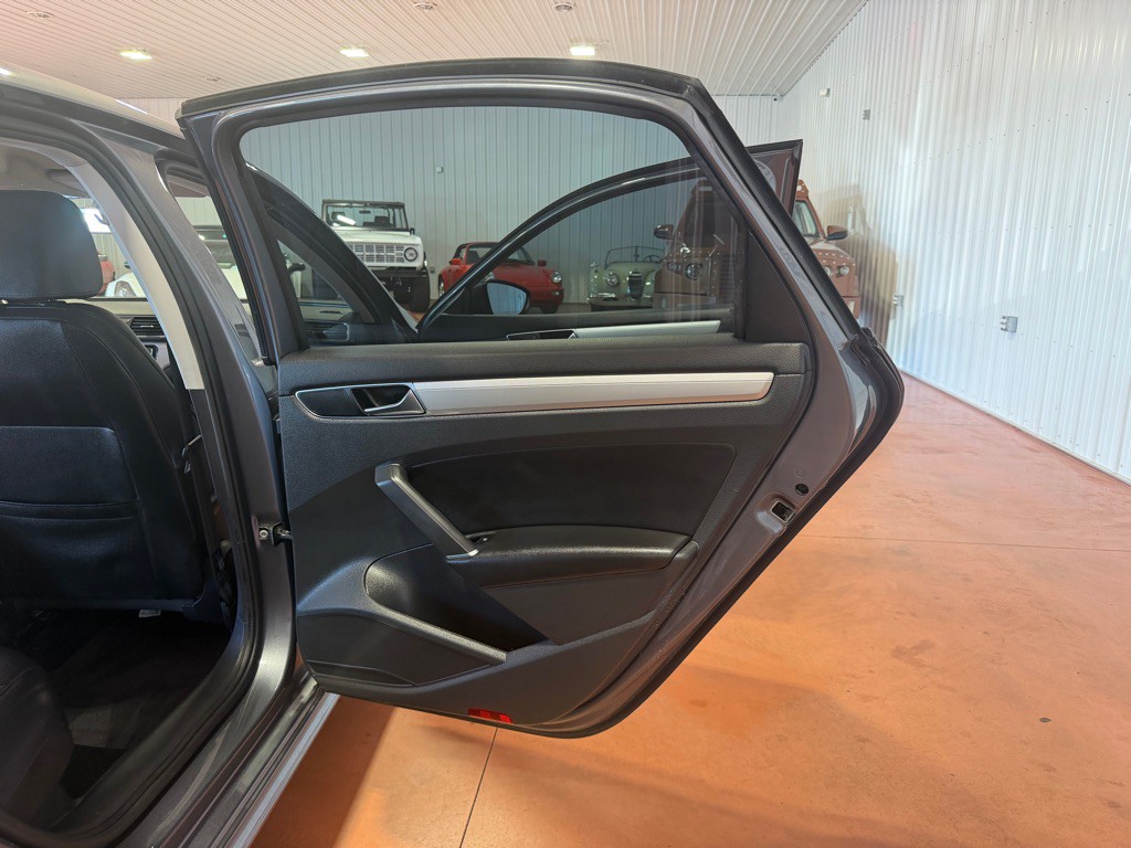 2019 Volkswagen Passat Image 26