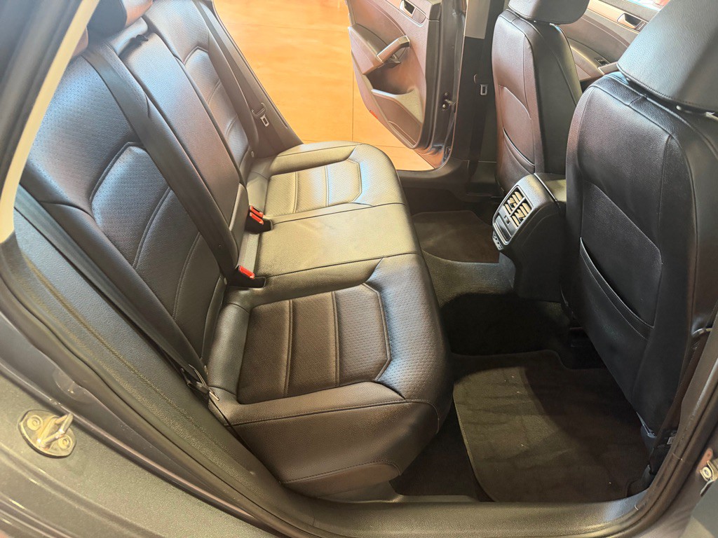 2019 Volkswagen Passat Image 27