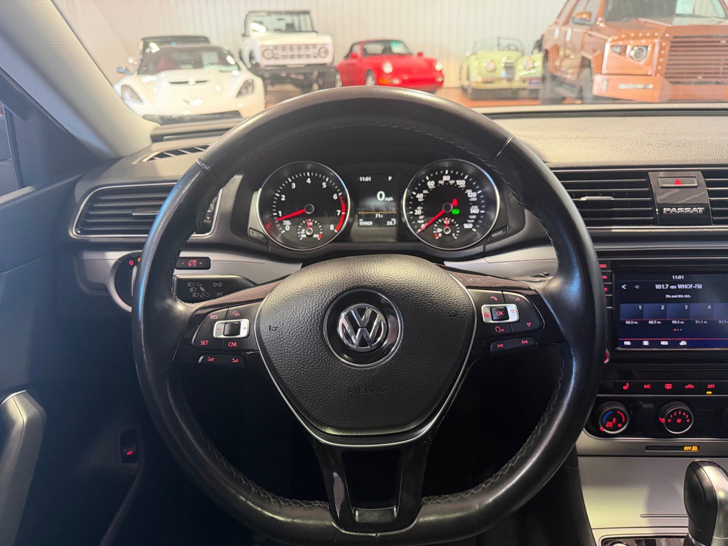 2019 Volkswagen Passat Image 30