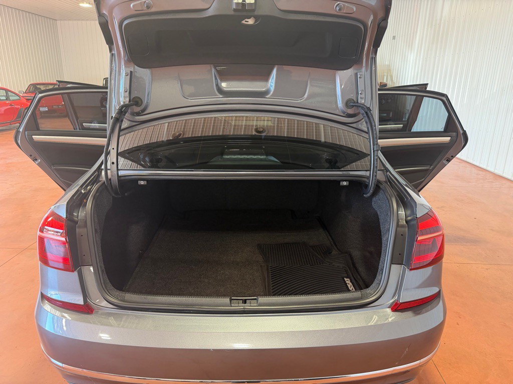 2019 Volkswagen Passat Image 35
