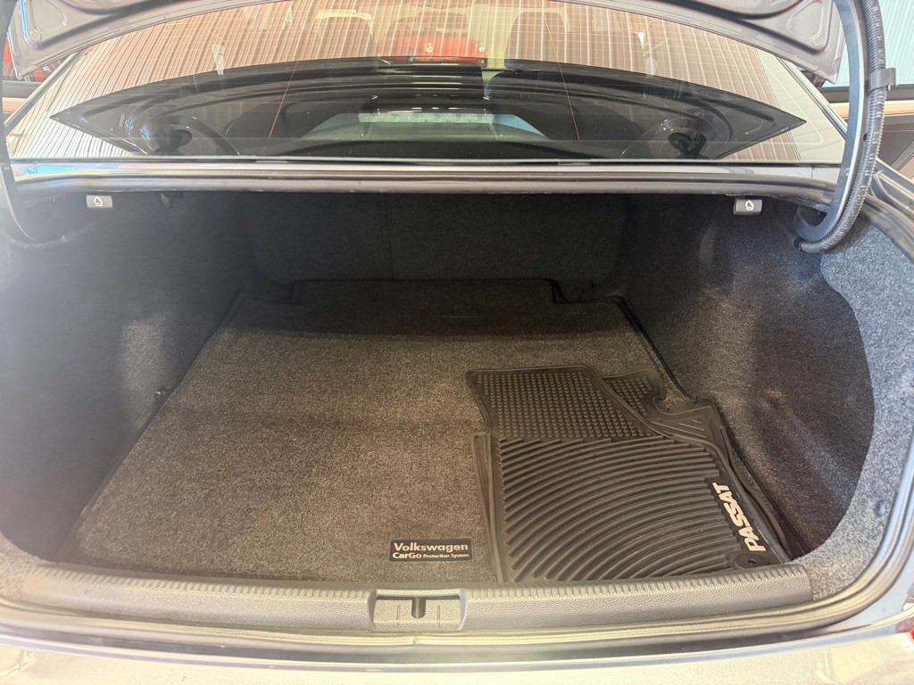 2019 Volkswagen Passat Image 36