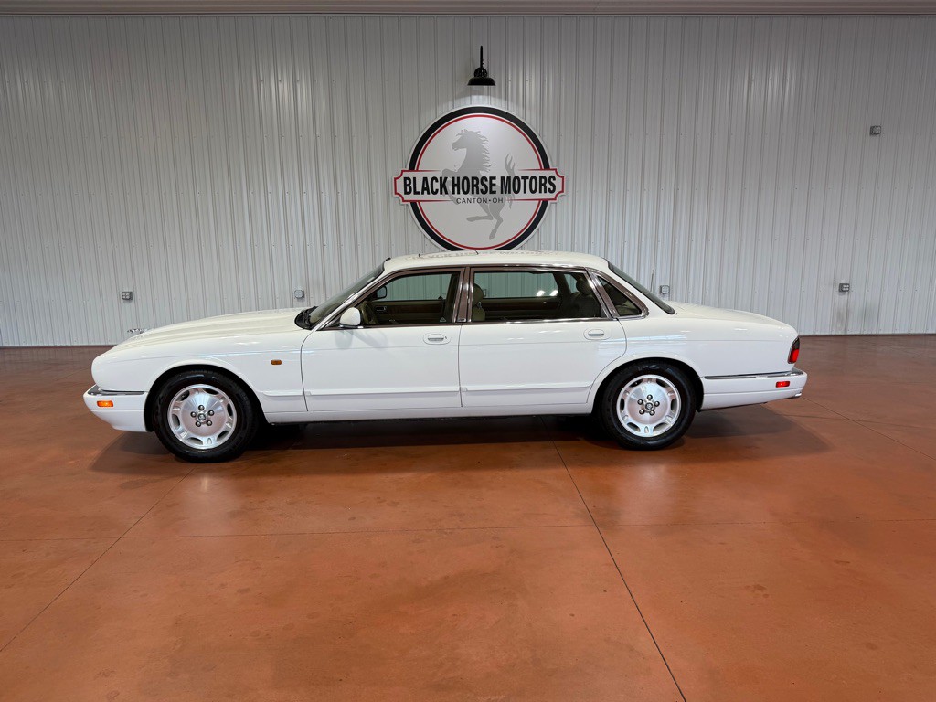 1997 Jaguar XJ Image 2