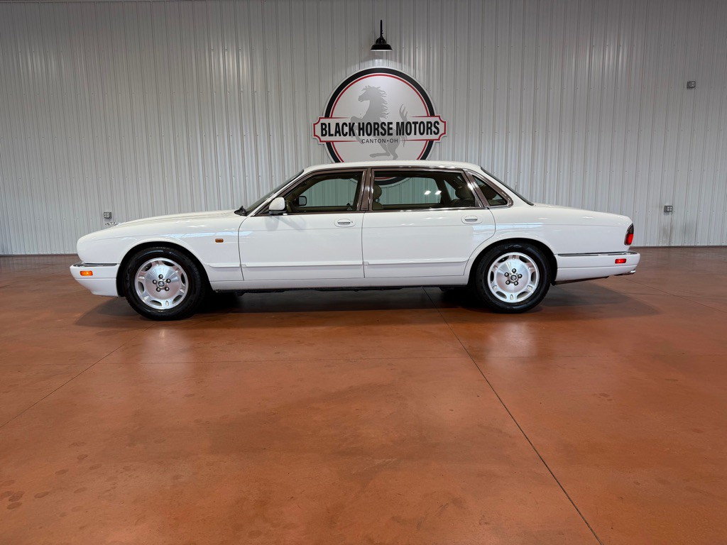1997 Jaguar XJ Image 3