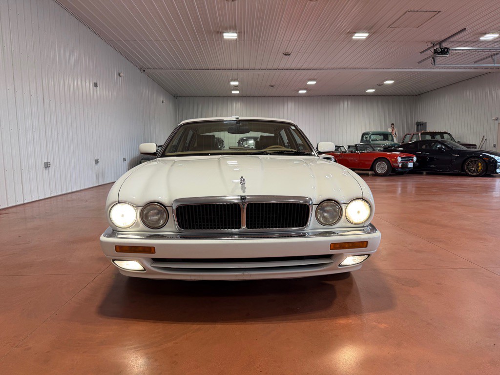 1997 Jaguar XJ Image 7