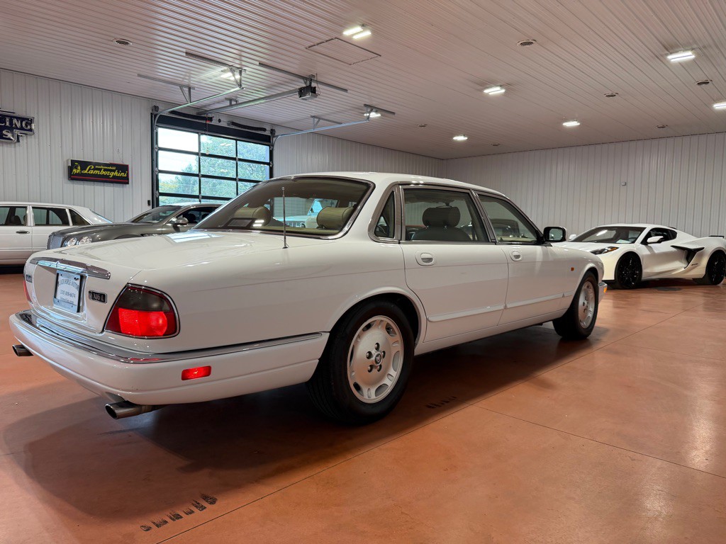 1997 Jaguar XJ Image 10