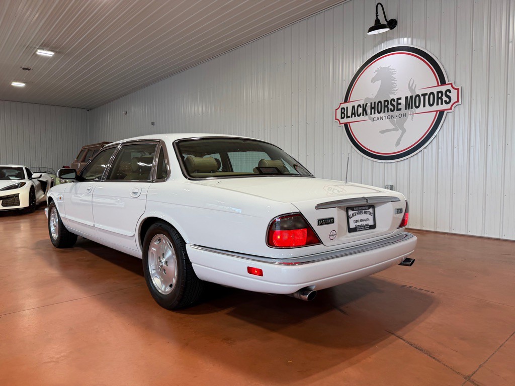 1997 Jaguar XJ Image 12