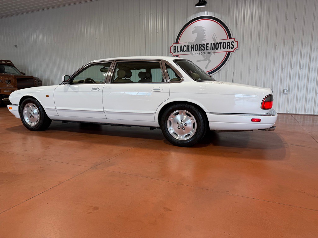 1997 Jaguar XJ Image 13