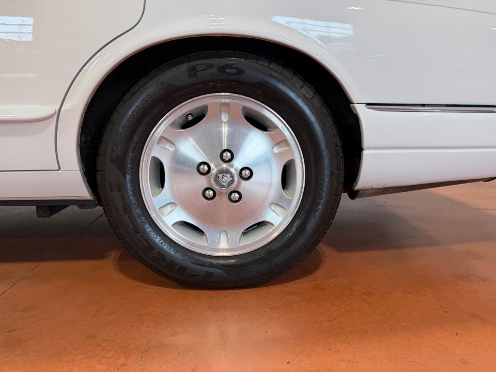 1997 Jaguar XJ Image 15