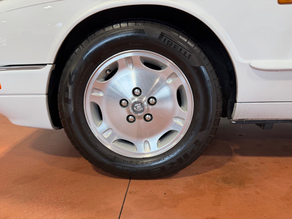 1997 Jaguar XJ Image 16