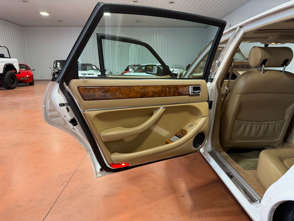 1997 Jaguar XJ Image 22