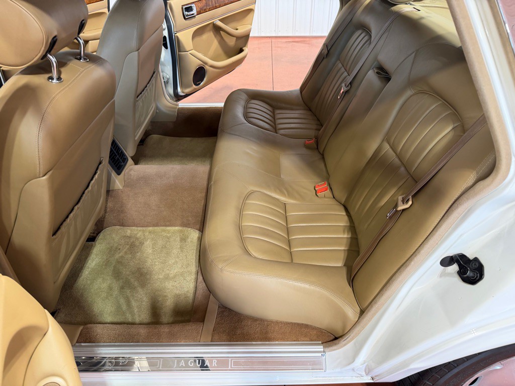 1997 Jaguar XJ Image 23