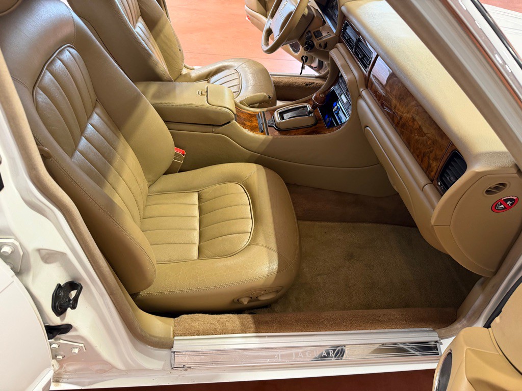 1997 Jaguar XJ Image 26