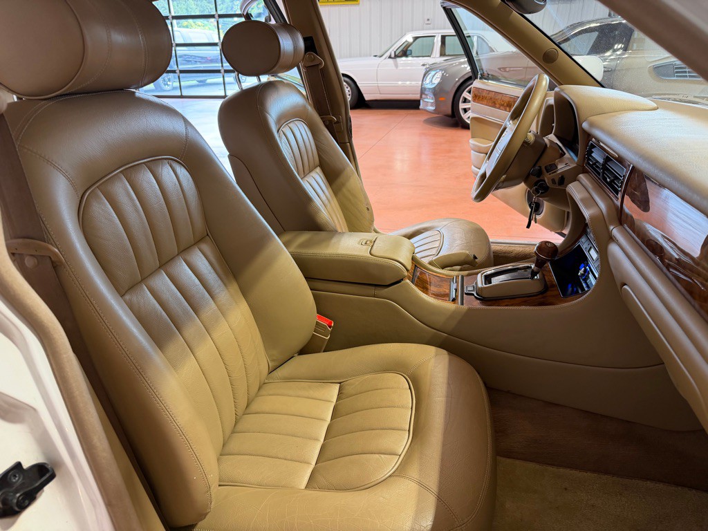 1997 Jaguar XJ Image 27