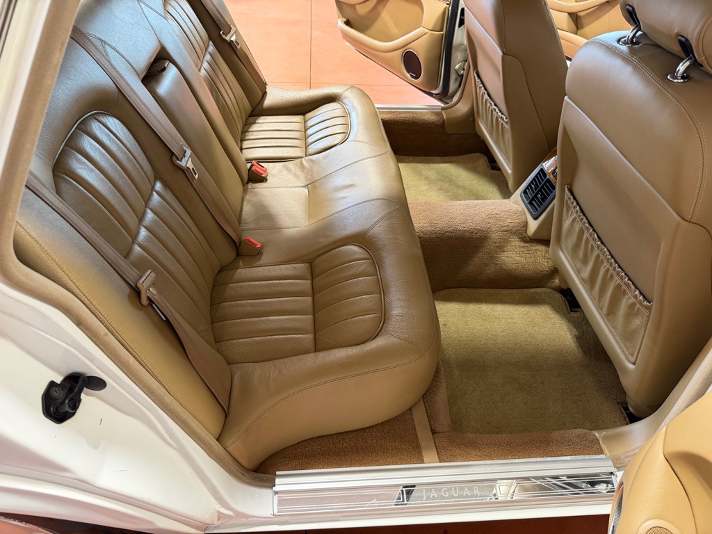 1997 Jaguar XJ Image 29