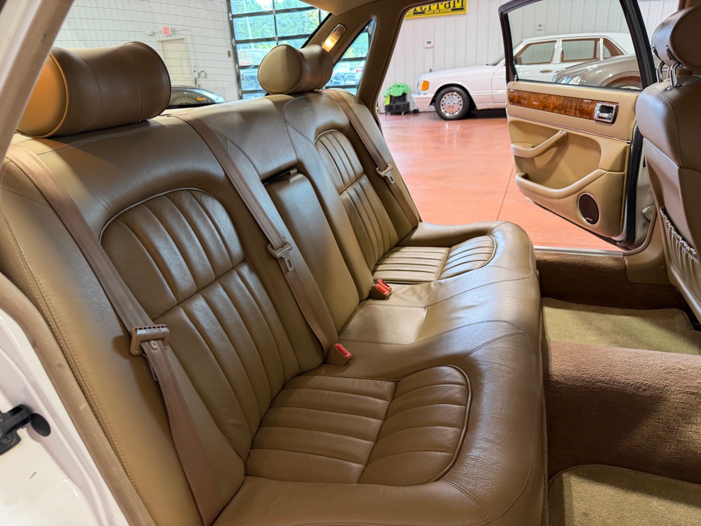 1997 Jaguar XJ Image 30