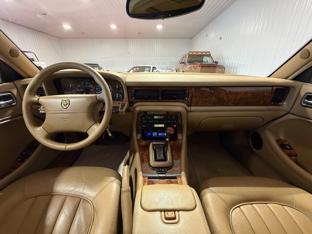 1997 Jaguar XJ Image 31