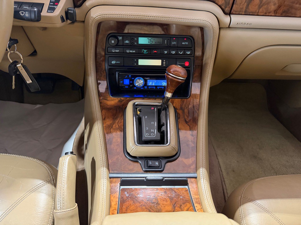 1997 Jaguar XJ Image 33