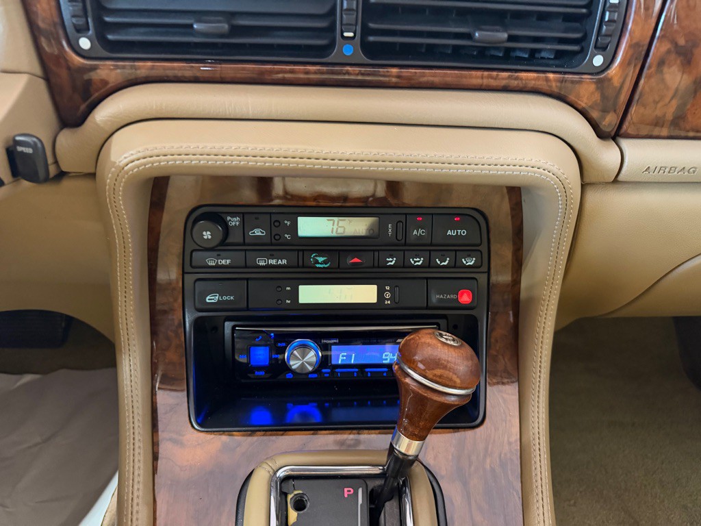 1997 Jaguar XJ Image 34