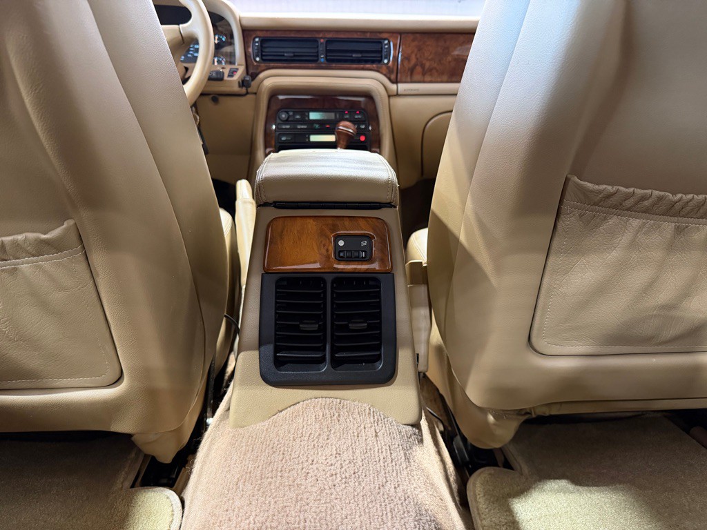 1997 Jaguar XJ Image 36