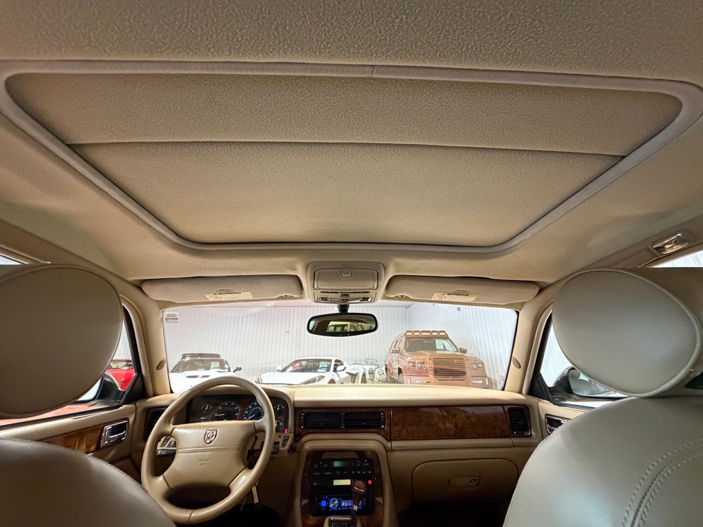 1997 Jaguar XJ Image 37