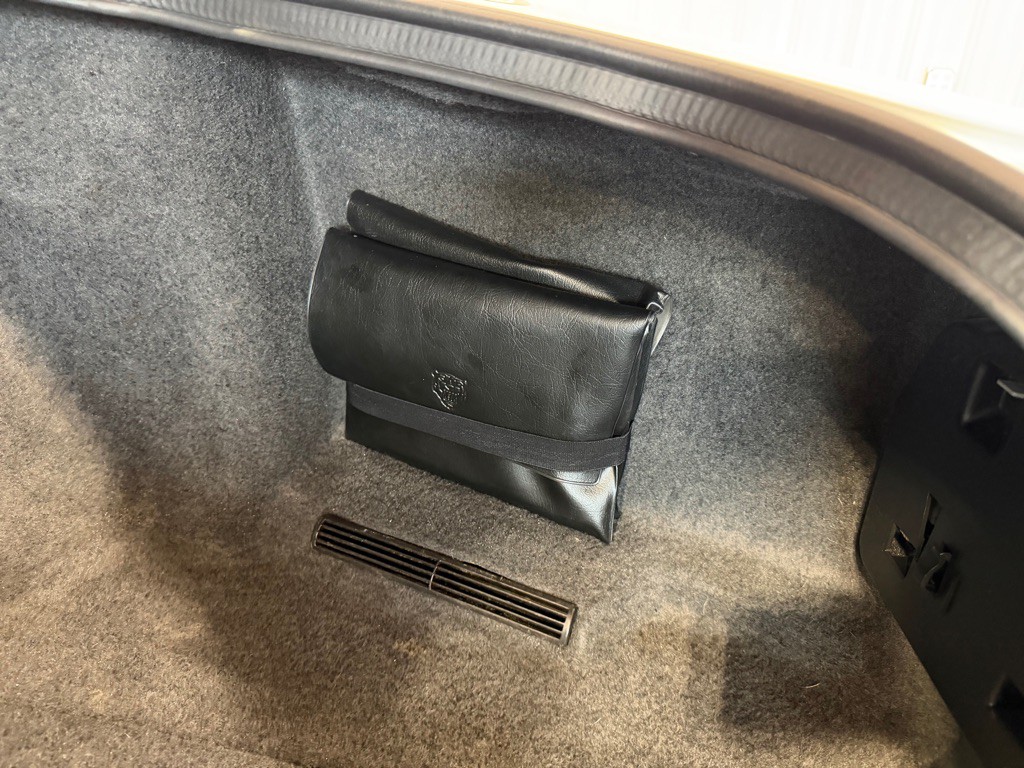 1997 Jaguar XJ Image 40
