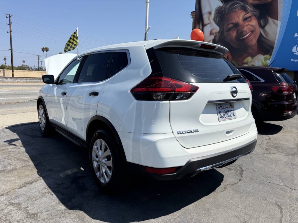 2017 Nissan Rogue Image 3