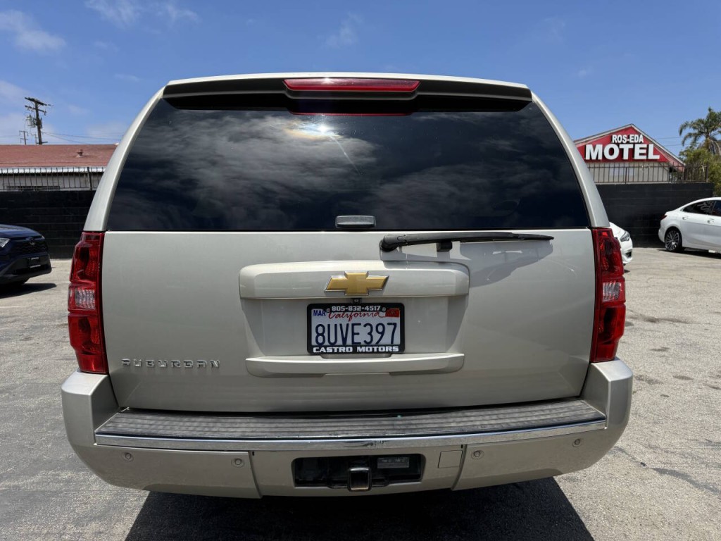 2014 Chevrolet Suburban Image 5