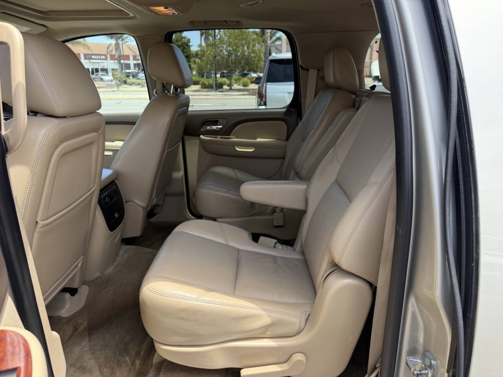 2014 Chevrolet Suburban Image 6