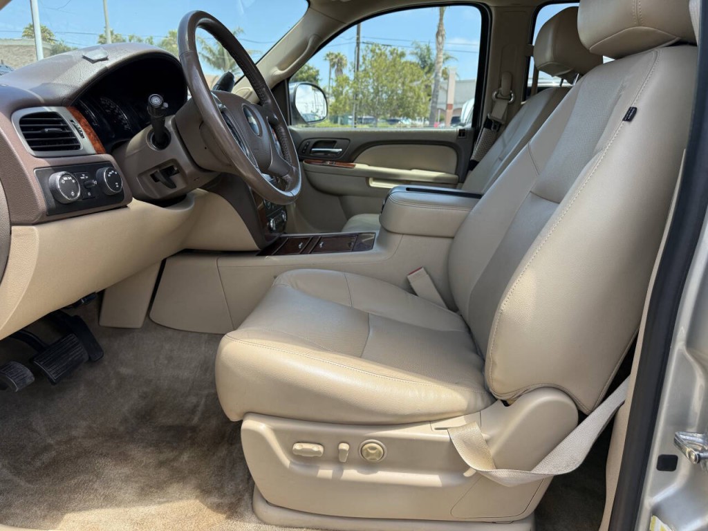 2014 Chevrolet Suburban Image 8