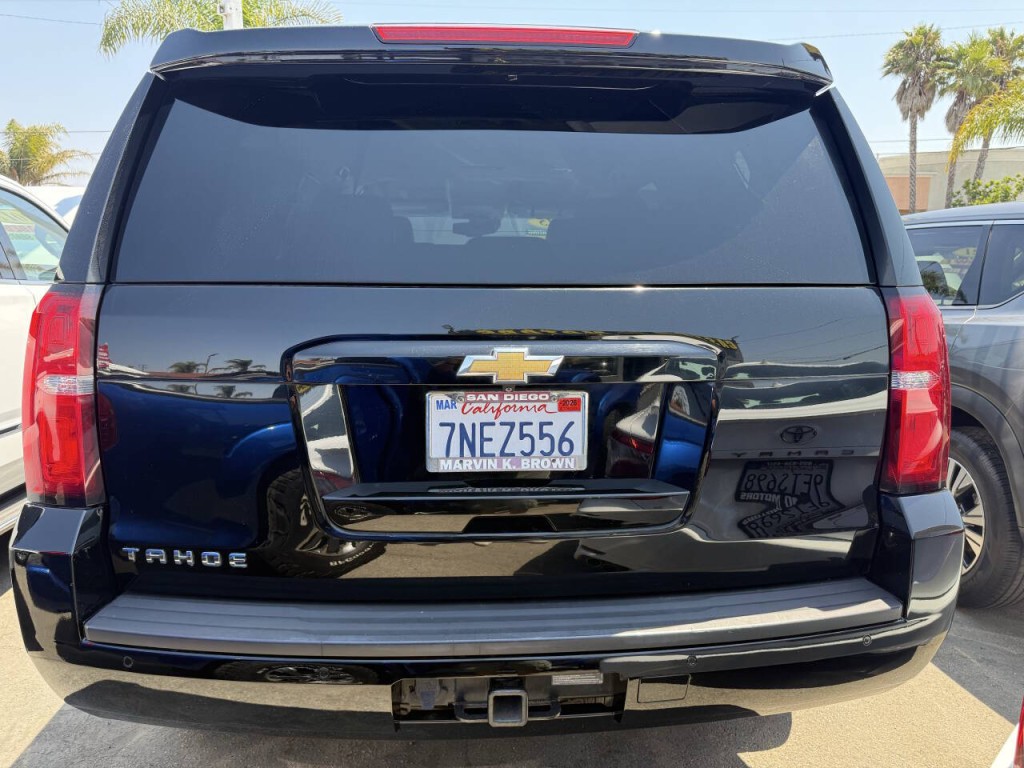 2015 Chevrolet Tahoe Image 2