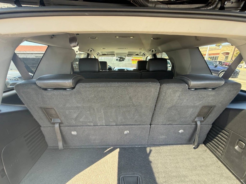 2017 Chevrolet Tahoe Image 3